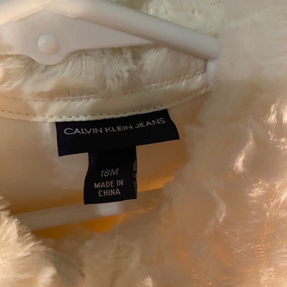 (2) CALVIN KLEIN Plush ivory swing coats - Picture 6 of 7